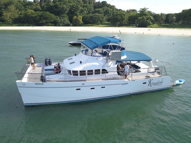 新加坡私人双体游艇租借（Zenithyachtcharters 提供）