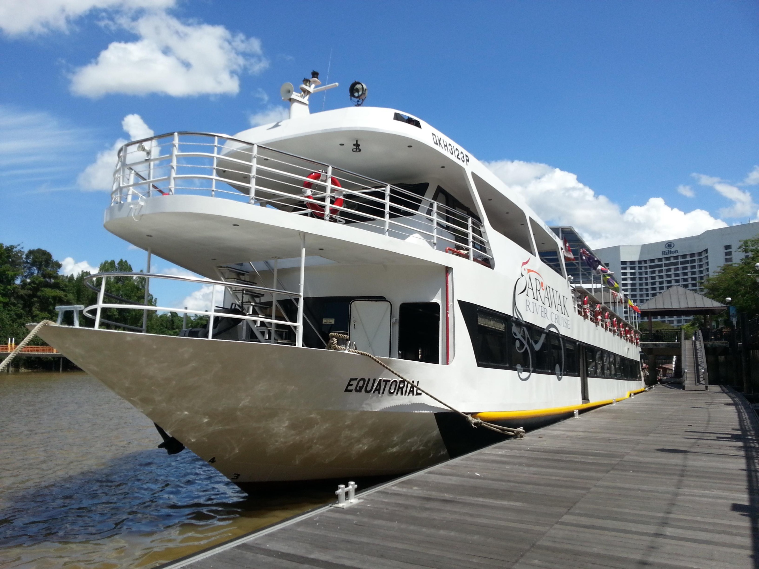 古晋砂拉越河日落游船体验