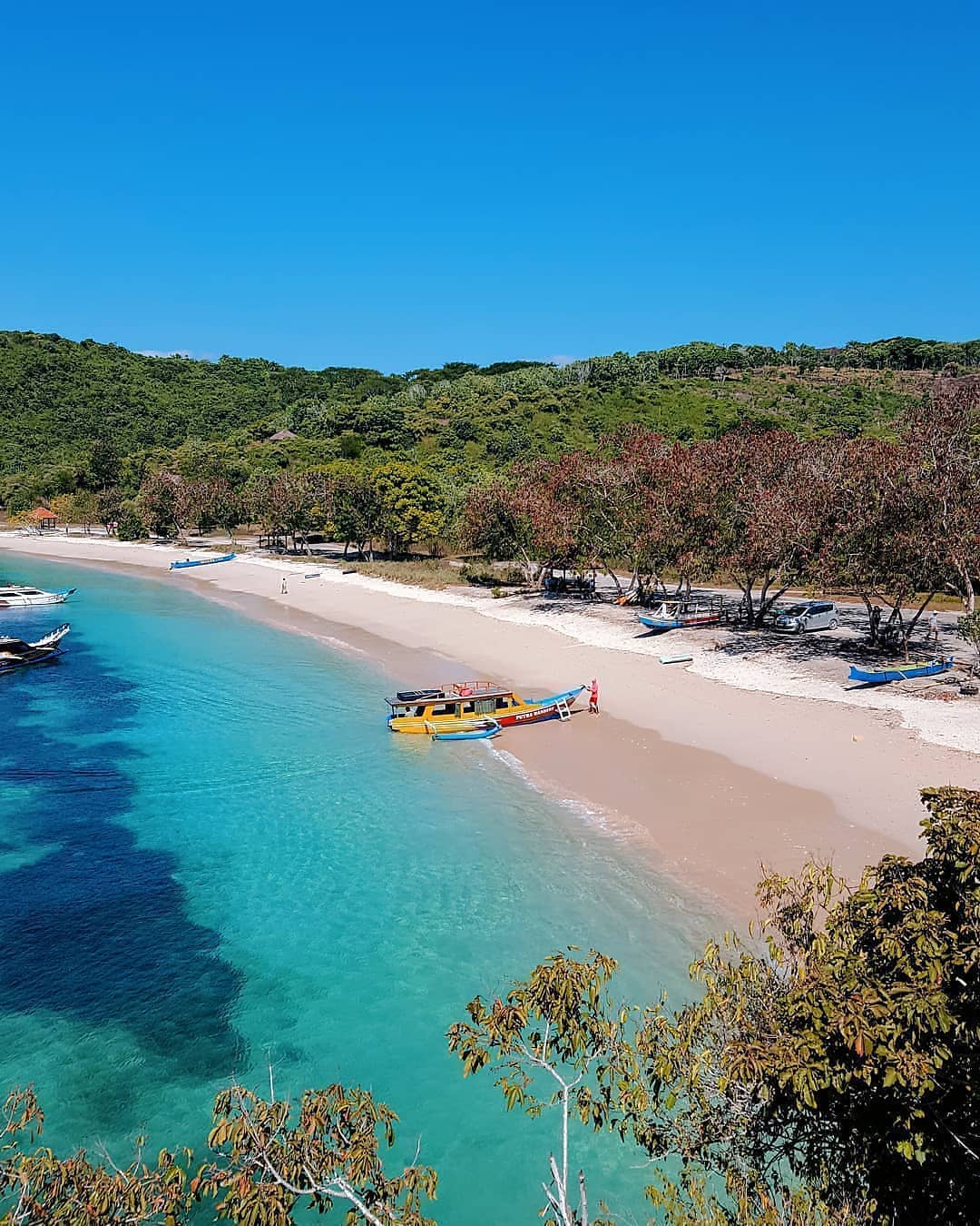 龙目岛粉红沙滩 & 吉利佩特鲁 & 色奎沙滩一日游