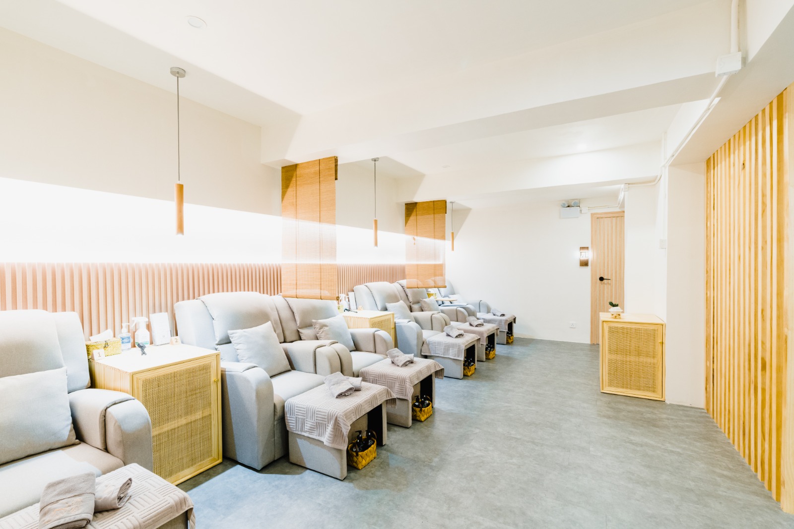 沐馆按摩体验｜热疗排毒汗蒸足浴桶、足底穴位按摩、磁叉排酸按摩｜铜锣湾、尖沙咀