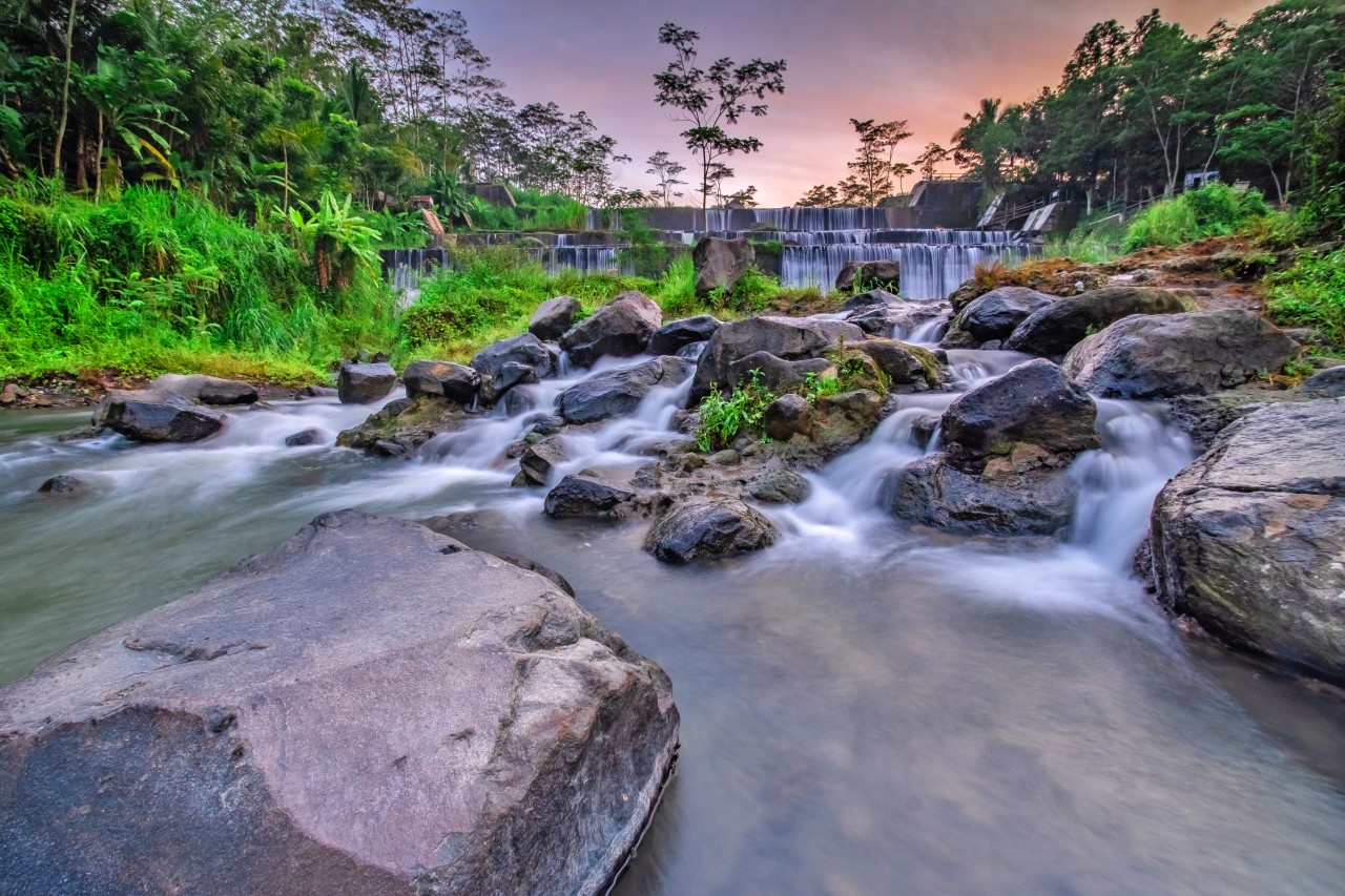印尼Grojogan Watu Purbo瀑布 & 婆罗浮屠（Borobudur）私人一日游