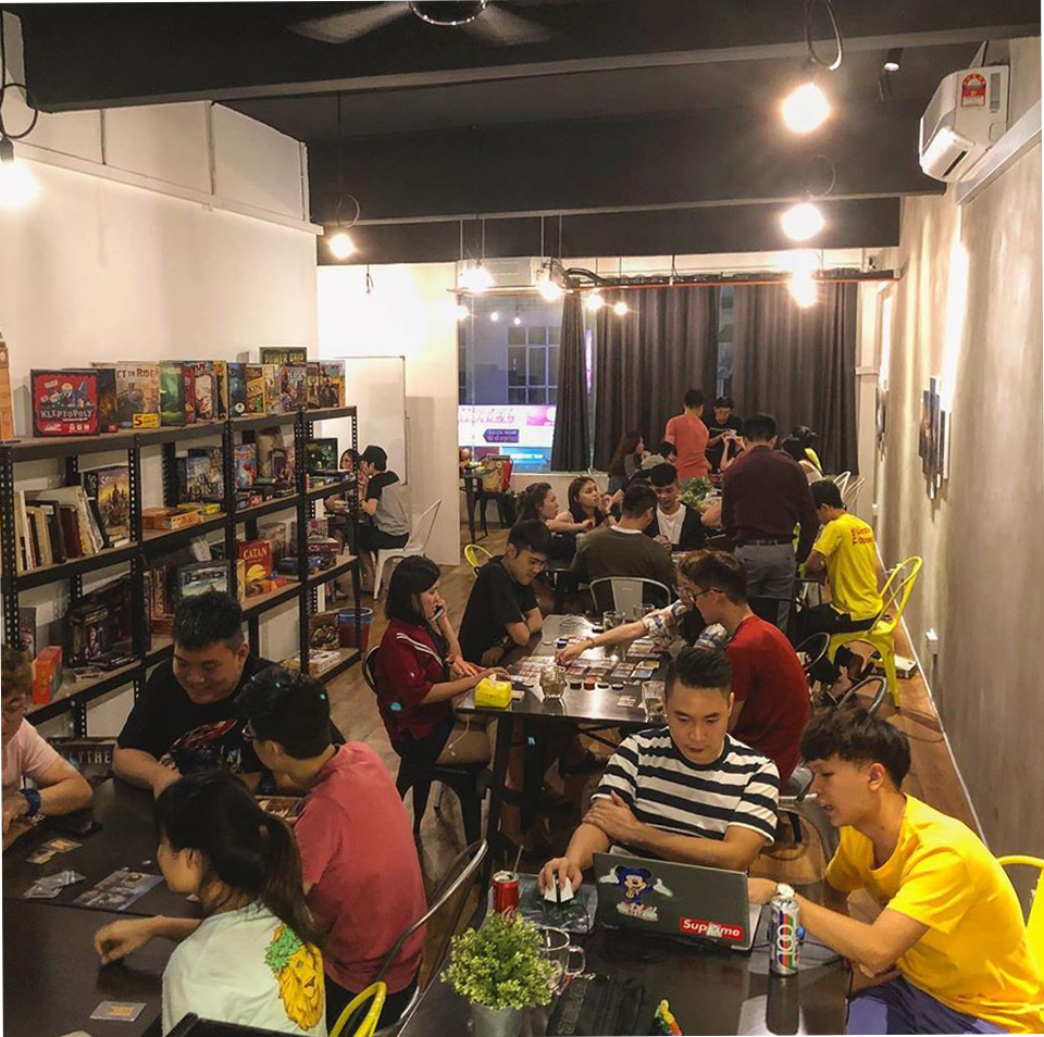 Taman Connaught 的 UpperRoom Board Game Cafe