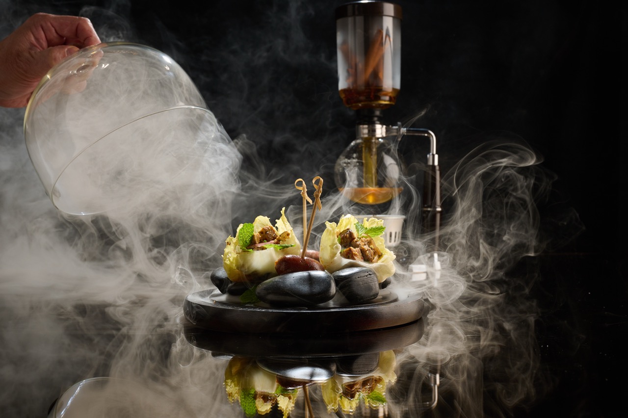 Sra Bua by Kiin-Kiin（2023年米其林一星餐厅）位于曼谷暹罗凯宾斯基酒店