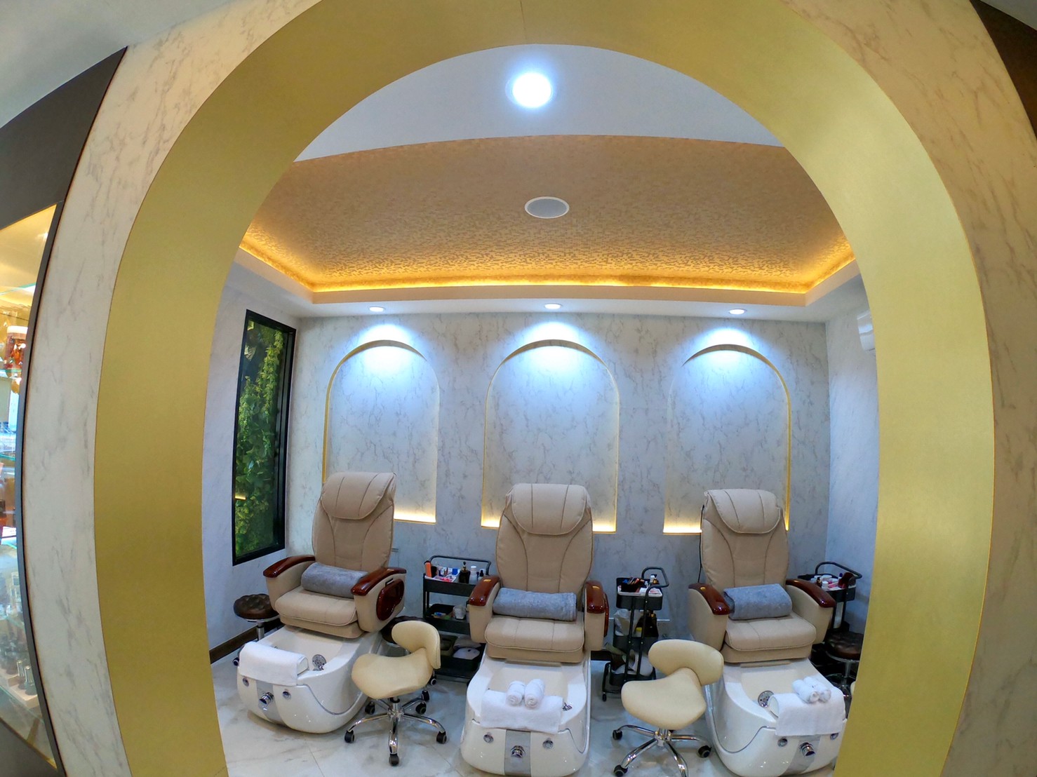 美甲＆美睫＆蜜蜡除毛体验（Lek Massage 提供）