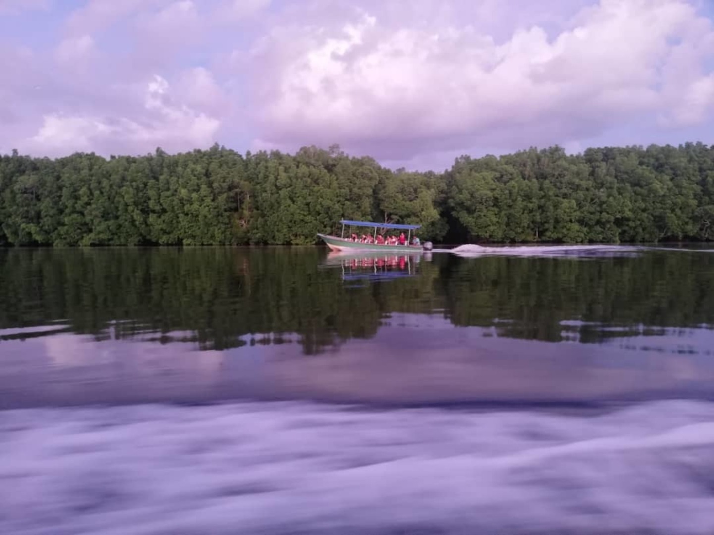 亚庇马里马里原住民文化村（含克丽丝河萤火虫巡游）