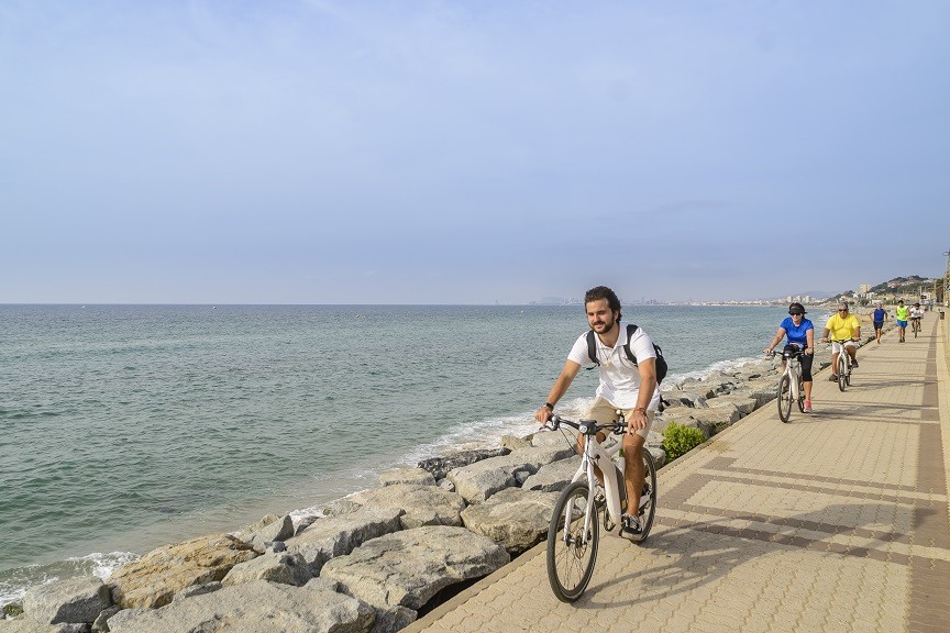 巴塞隆纳海岸线电动自行车之旅（含品酒＆午餐）