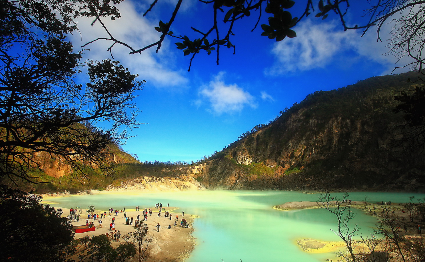 万隆卡瓦普定火山湖（牛奶湖）门票