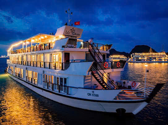 【路线2】2天1夜下龙湾探索之旅（Lily Cruise）