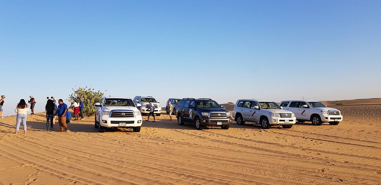 迪拜吉普车越野体验（烧烤晚餐 & 现场演出）