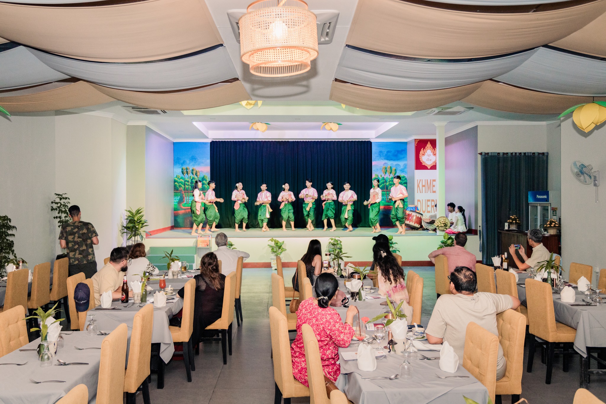 Amazon Angkor 餐厅自助晚餐（含传统高棉族表演）