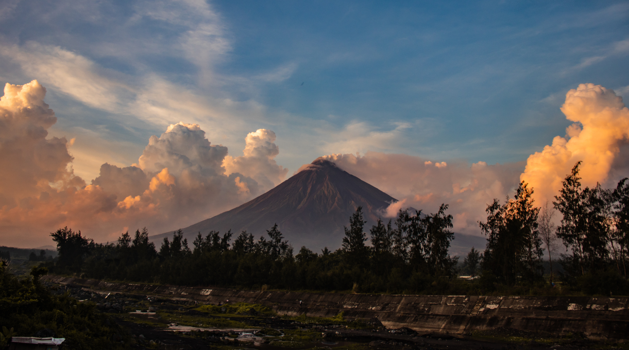 阿尔拜马荣火山天际线之旅