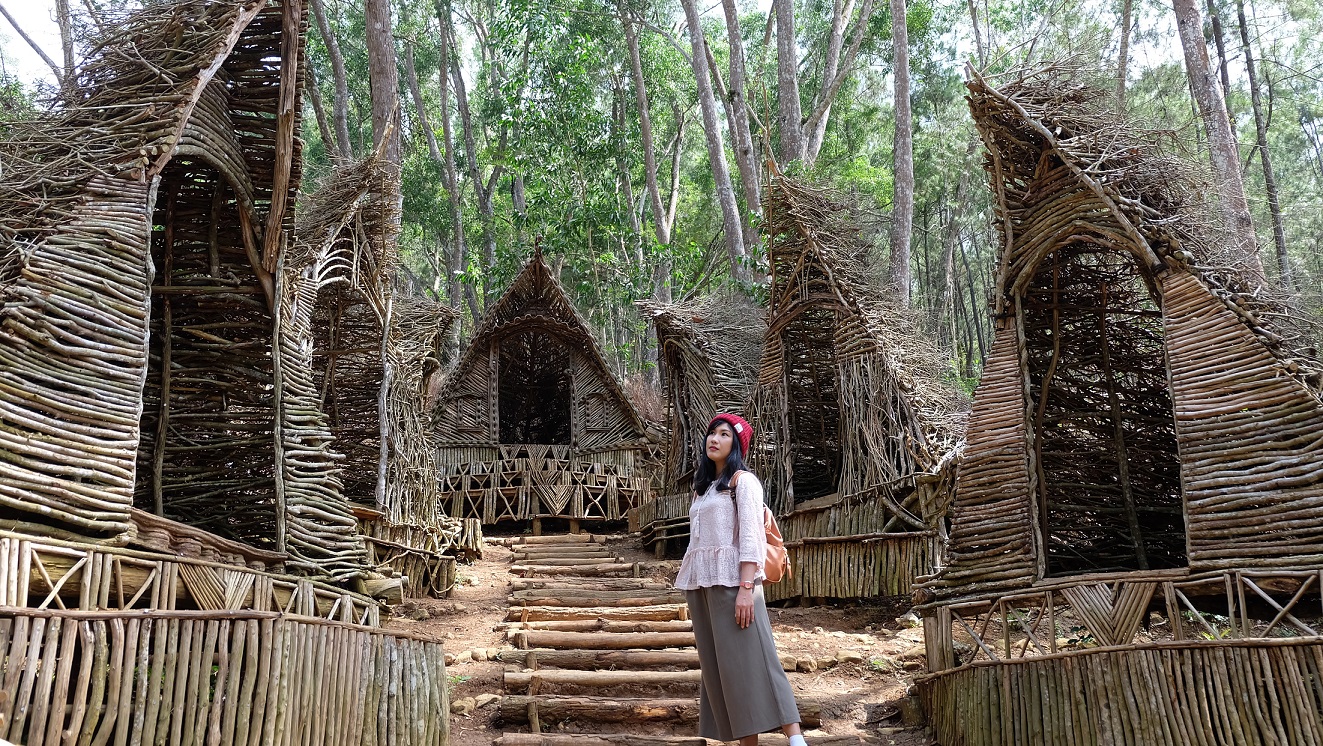 Bukit Panguk日出 & 鲁马霍比特人（Rumah Hobbit ） & 贝西奇海滩之旅
