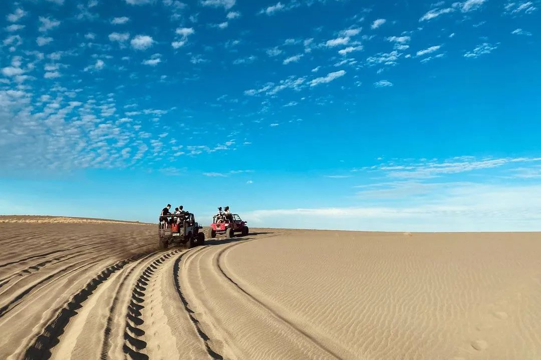 伊洛克斯抱威沙丘四驱吉普车探险之旅