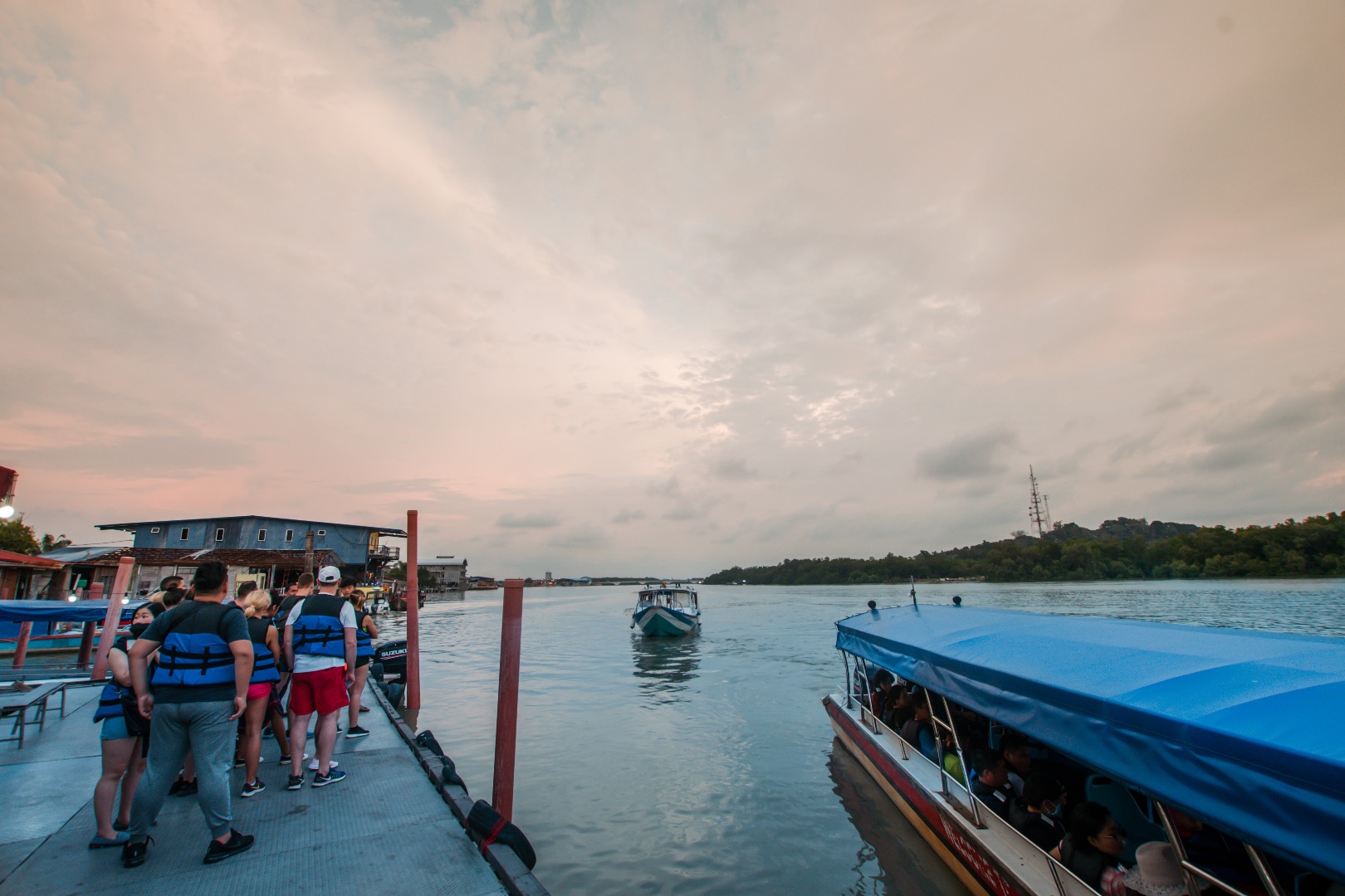 瓜拉雪兰莪萤火虫之旅（包观赏蓝眼泪 & 海鲜晚餐）