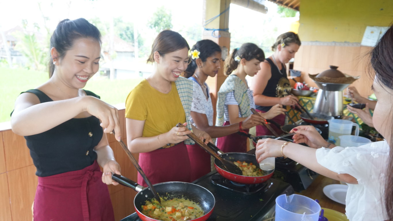 乌布烹饪课 & 免费按摩 & 猴子森林一日游