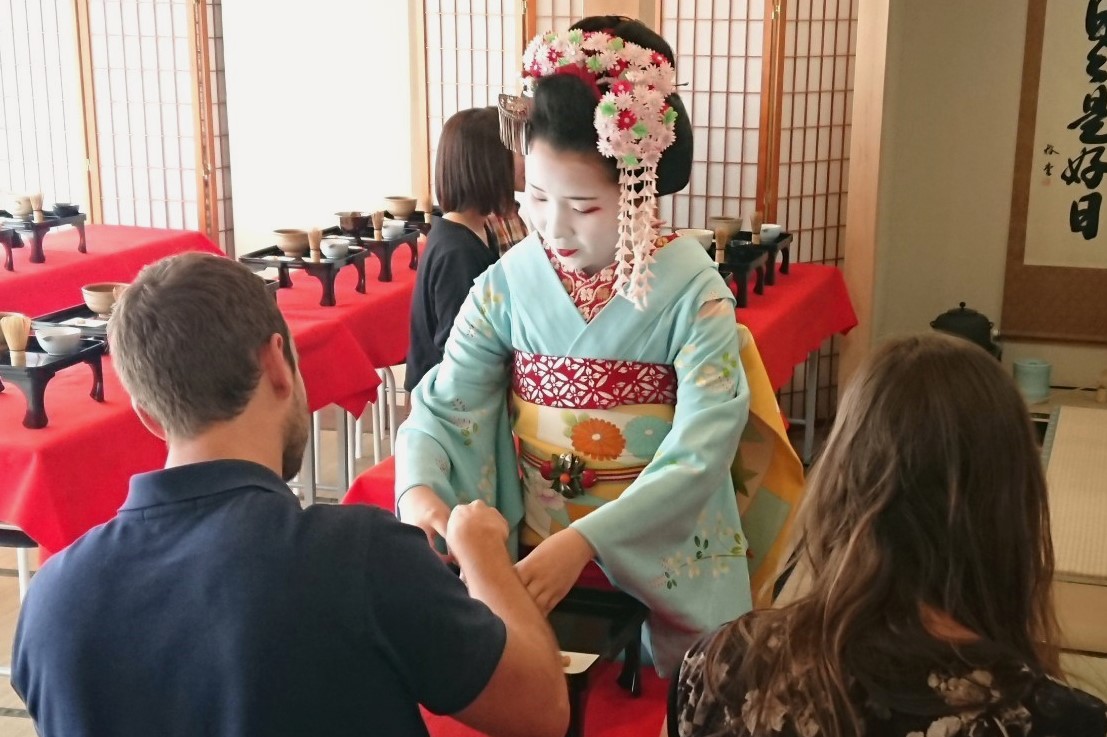京都舞妓表演＆座敷游戏＆茶道文化体验