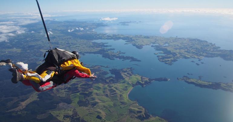 岛湾双人跳伞体验
