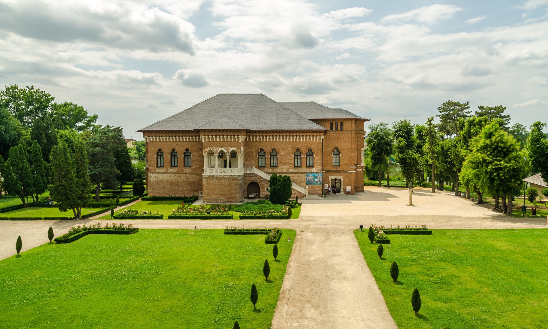 莫戈索亚宫＆斯纳戈夫修道院之旅