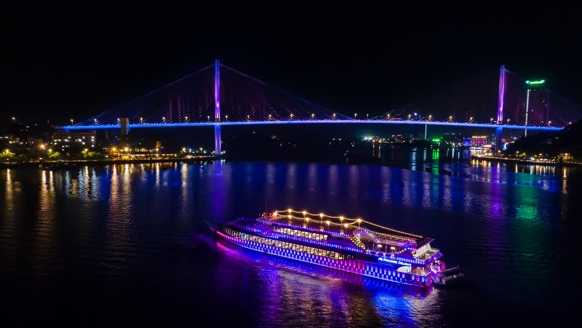 下龙湾 Paradise Delight晚餐游轮体验