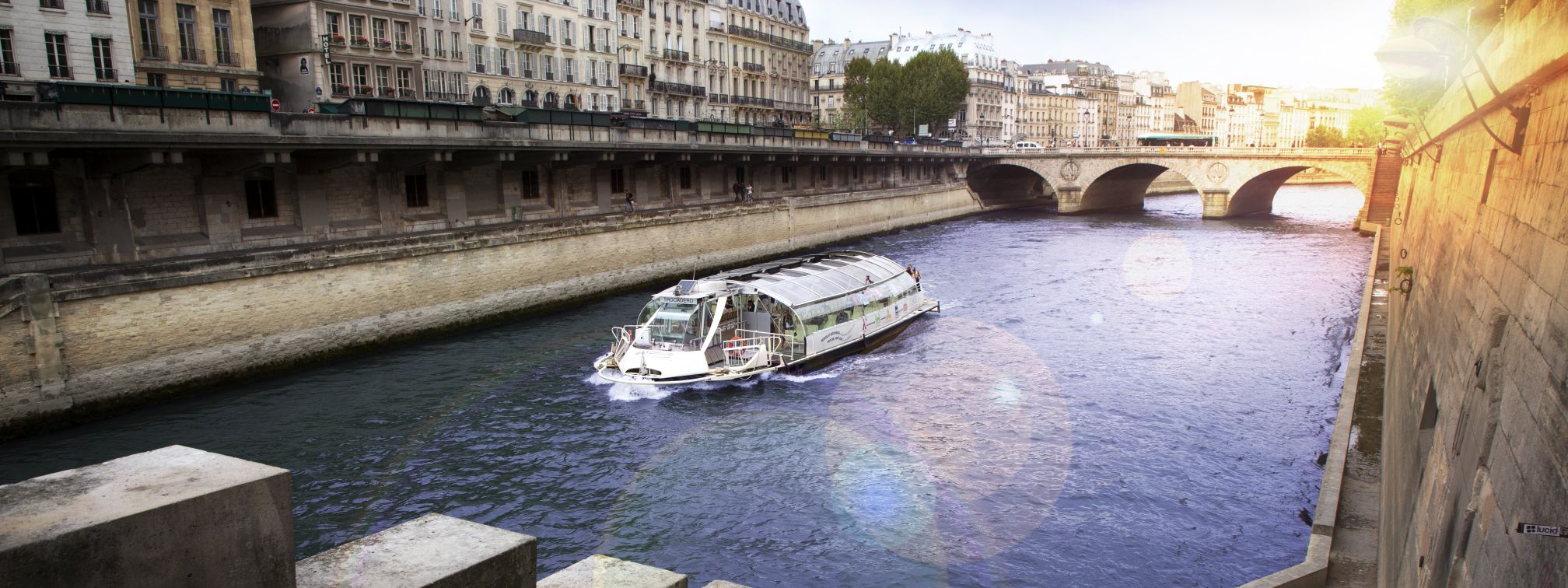 巴黎塞纳河随上随下游船之旅（Batobus 提供）