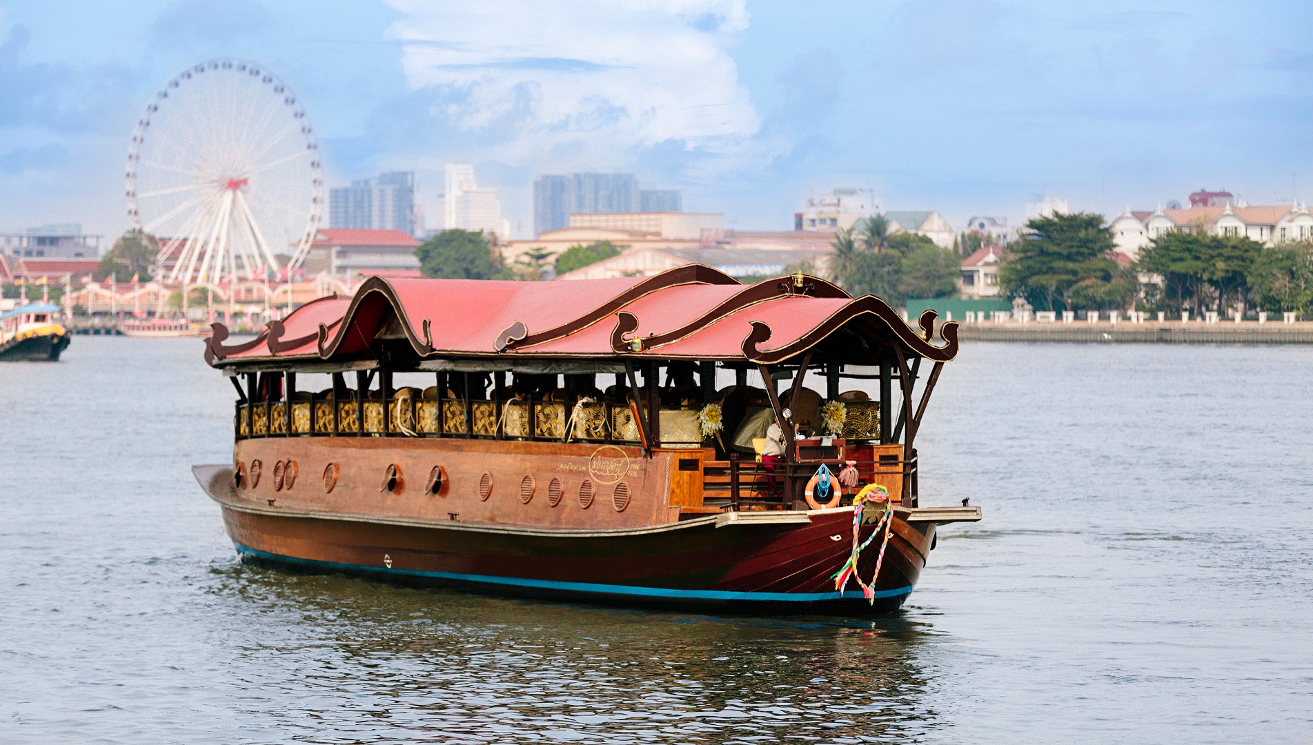 曼谷 玛奴拉号游船晚餐