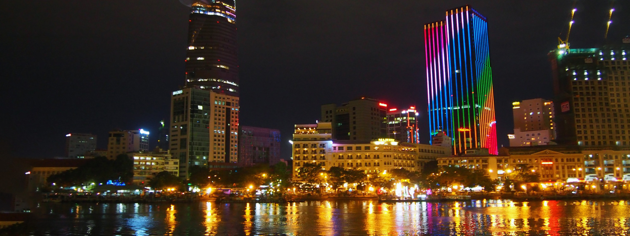 胡志明市夜间文化之旅（含水上木偶戏＆西贡河晚餐游船）