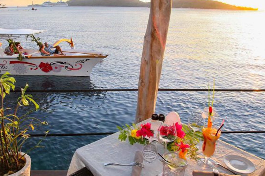 波拉波拉岛浪漫日落游船（含 St. James 餐厅晚餐）