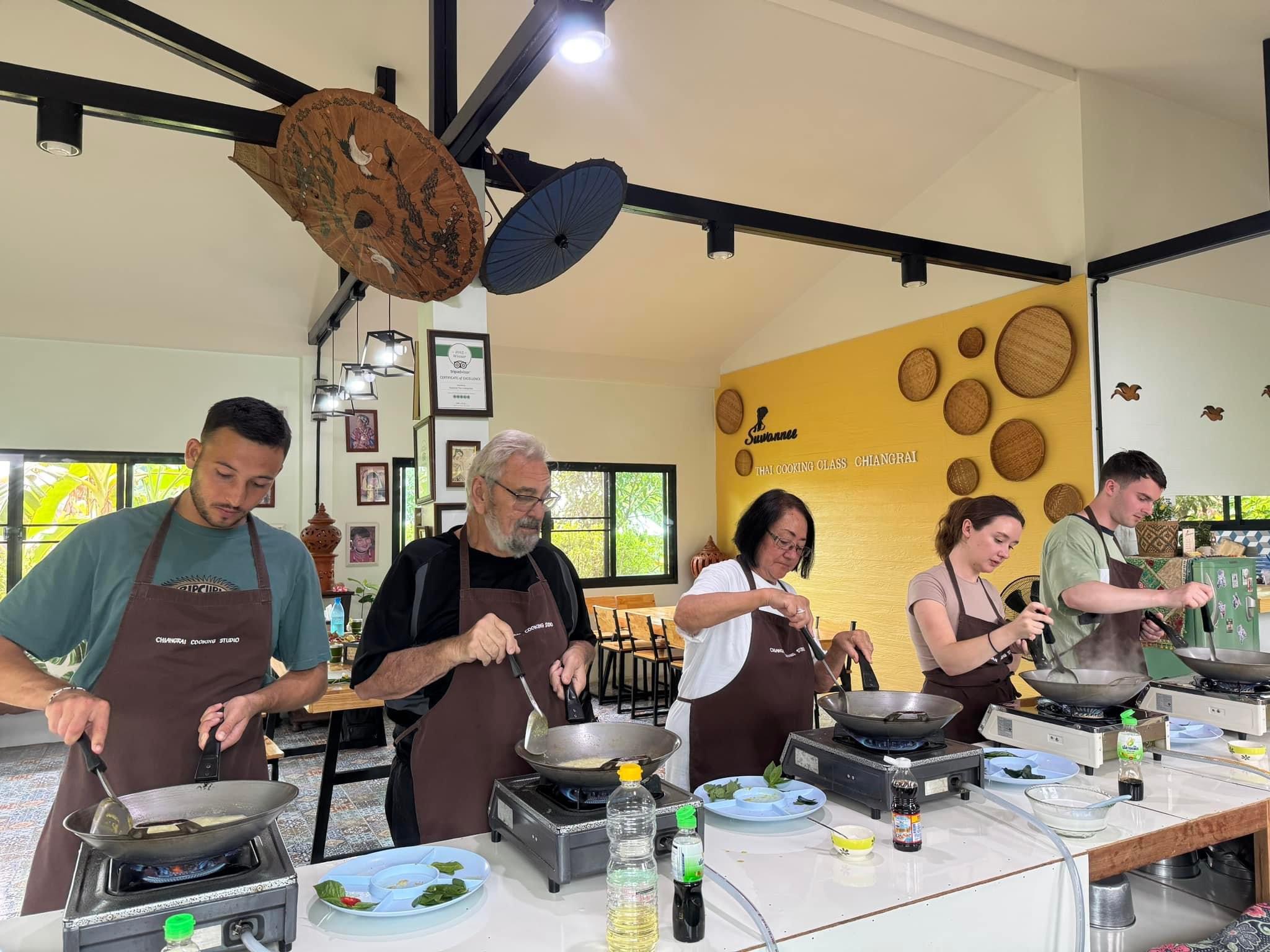 Suwannee泰式烹饪课程 & 新鲜市场导览