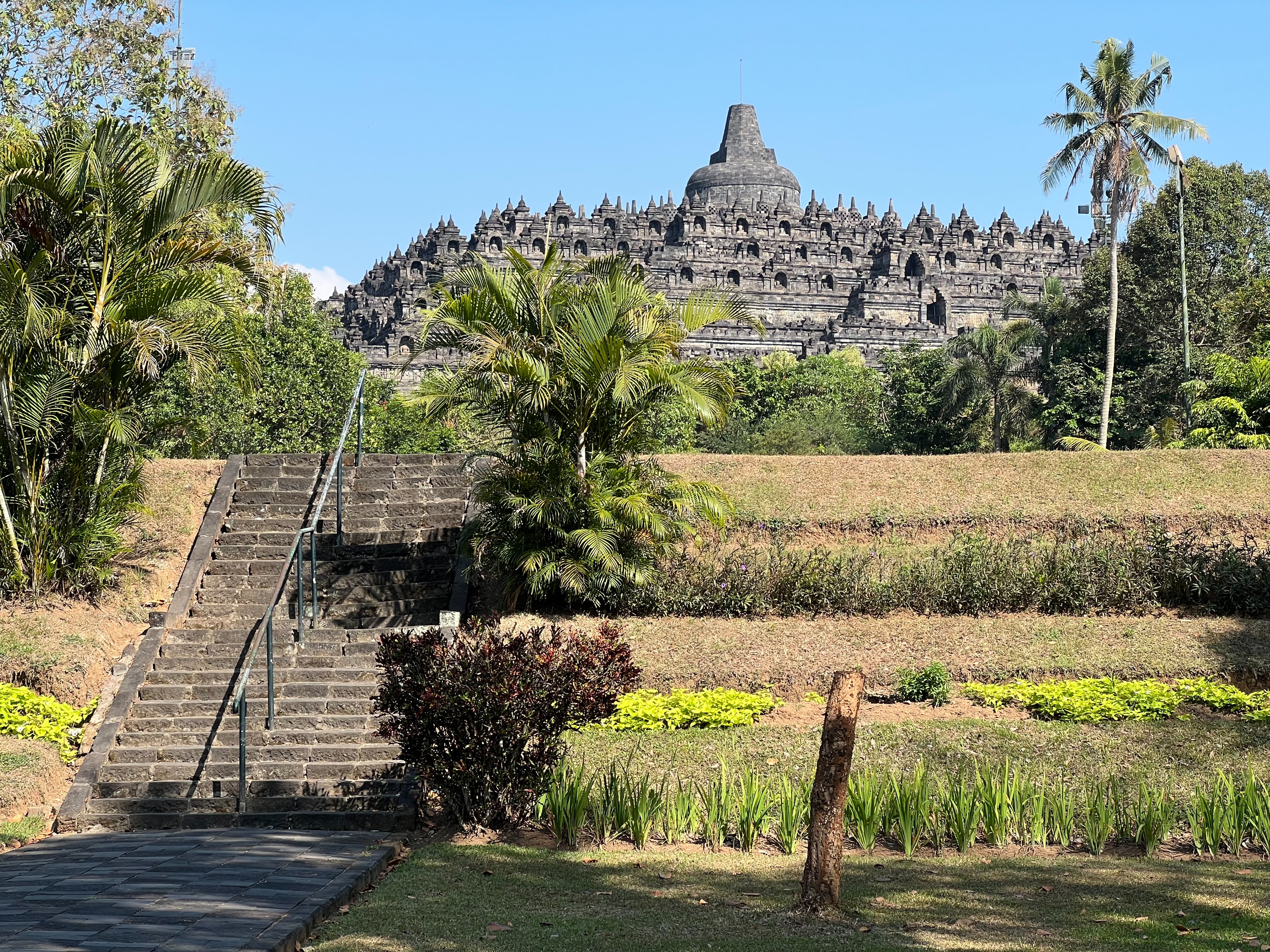 婆罗浮屠 & 卡利德姆火山 & 普兰巴南寺庙一日游