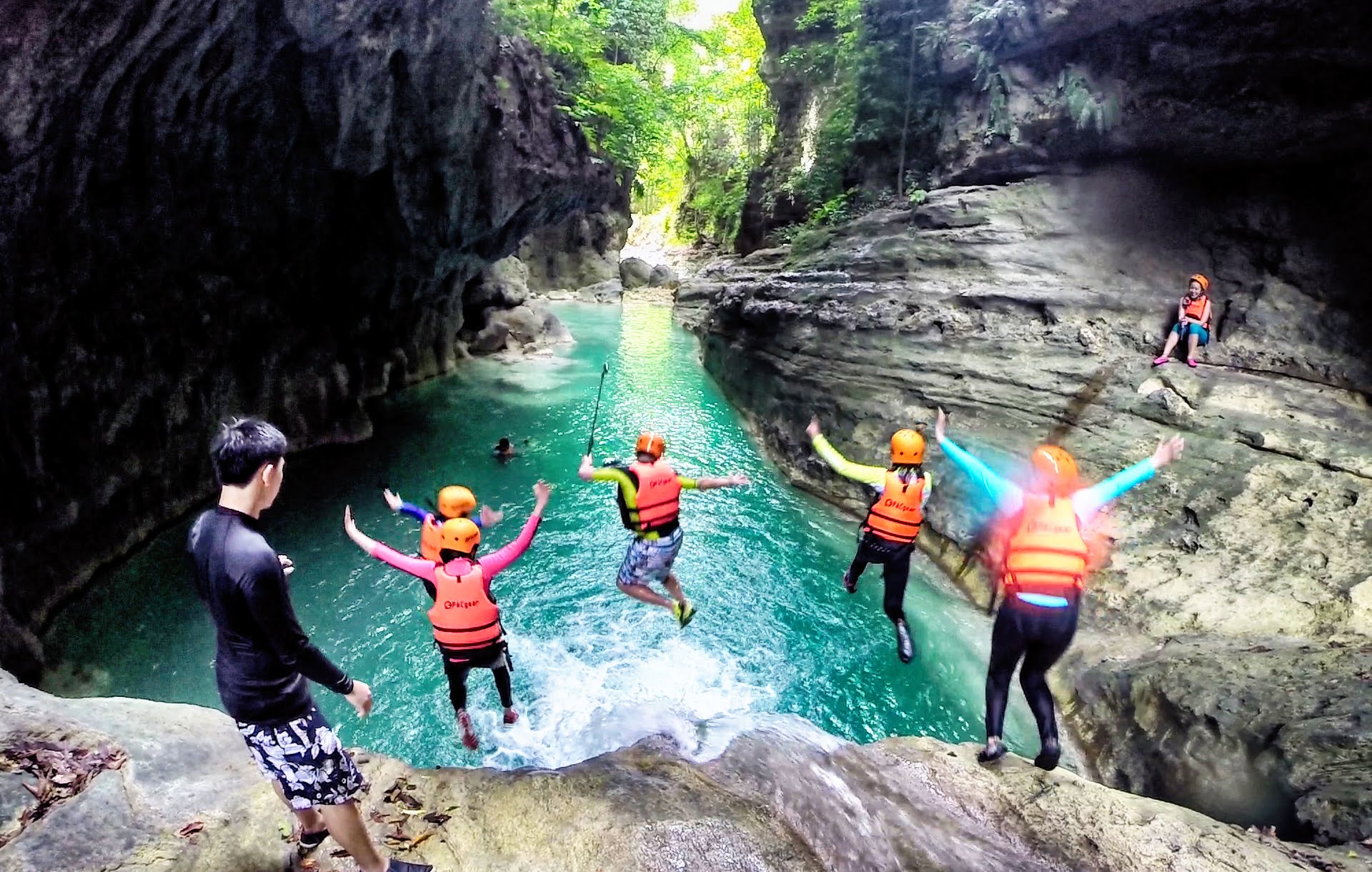 宿雾芭滇峡谷漂流 & 嘉华山瀑布之旅